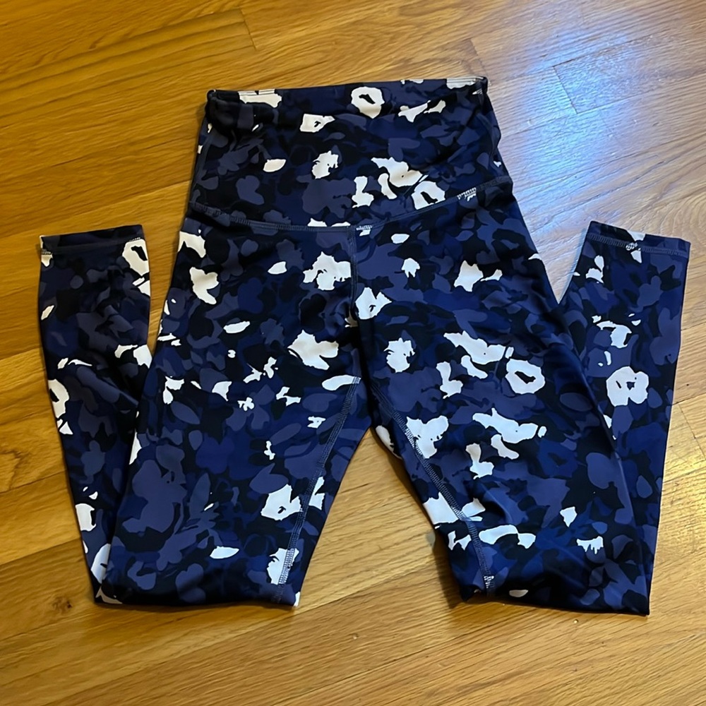 Old Navy blue floral high rise leggings